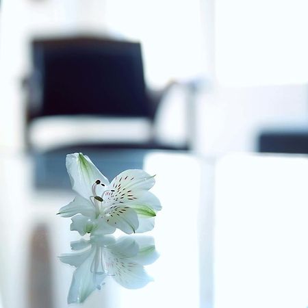 Rue De Ponthieu Central Furnished Apartment Paris Luaran gambar