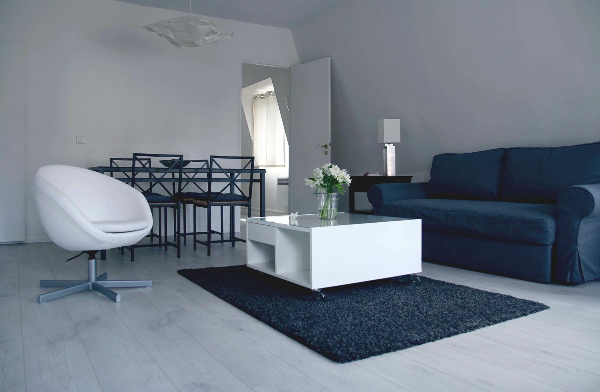 Rue De Ponthieu Central Furnished Apartment Paris Luaran gambar